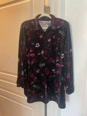 Woman Within 18/20 Black Floral Velour Button Down Top